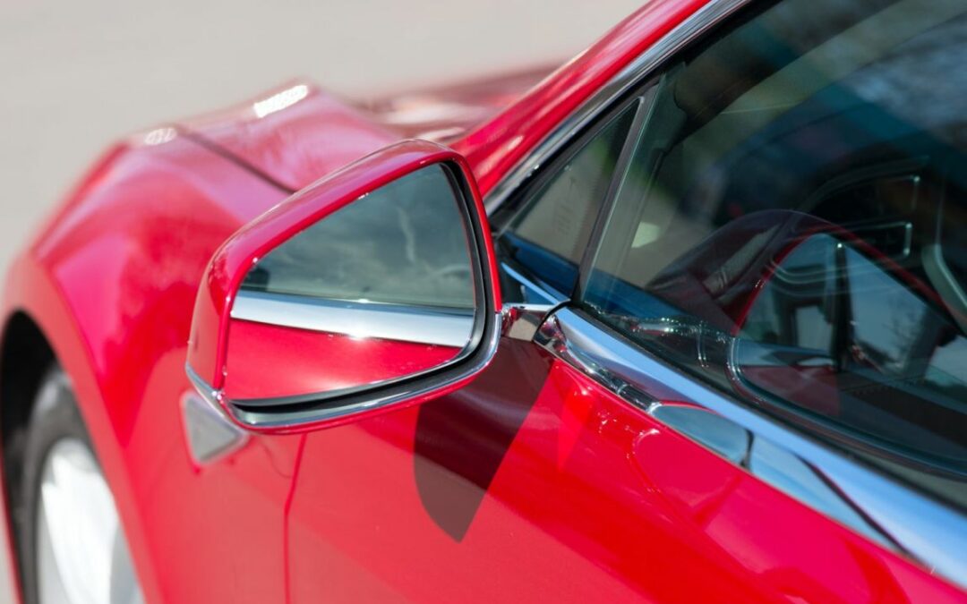 Außenspiegel am Auto kleben, reparieren oder austauschen?
