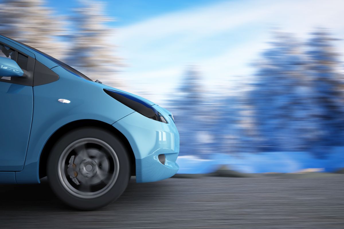 Autofahren bei Schnee und Eis: 5 Tipps, um sicher durch den Winter zu  kommen - KFZBleche24